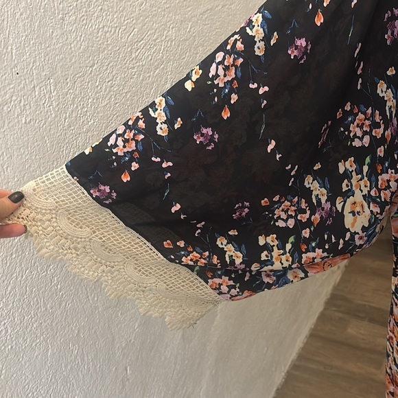 Umgee Boho Navy Floral Kimono with Lace Trim Size 1XL/2XL - Picture 3 of 5